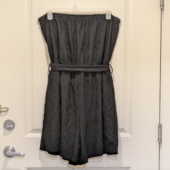 EUC Reitmans 2X Sleeveless Embroidered Eyelet Fabric Belted Romper - Picture 4 of 6